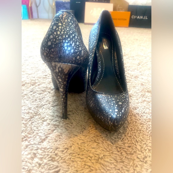 Report Signature Black and Silver Platform Pump - Picture 1 of 3